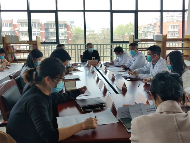 图为座谈会现场